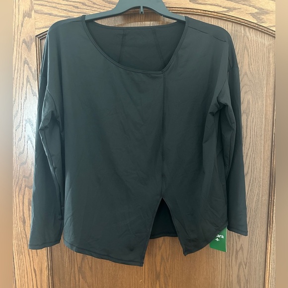 Halara asymmetric neck dropped shoulder workout top - Picture 2 of 6